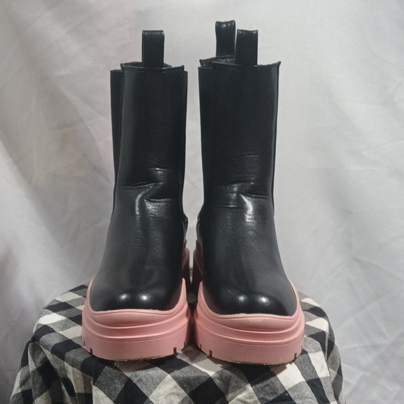 Women's Azalea Wang Black and Pink Boots - Picture 4 of 8